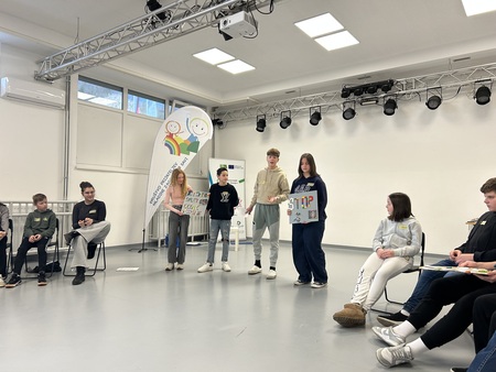 Otroški parlament o izzivih v šolskem sistemu